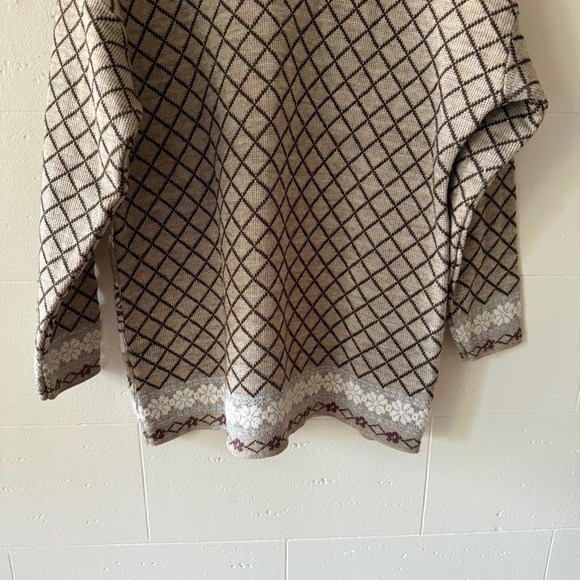 Vintage Rose and Diamond Print Knit Sweater - Picture 13 of 13